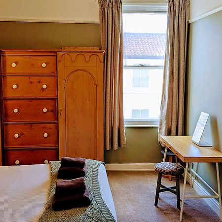 Fifth Quarter Apartment With Free Parking Йорк Екстериор снимка