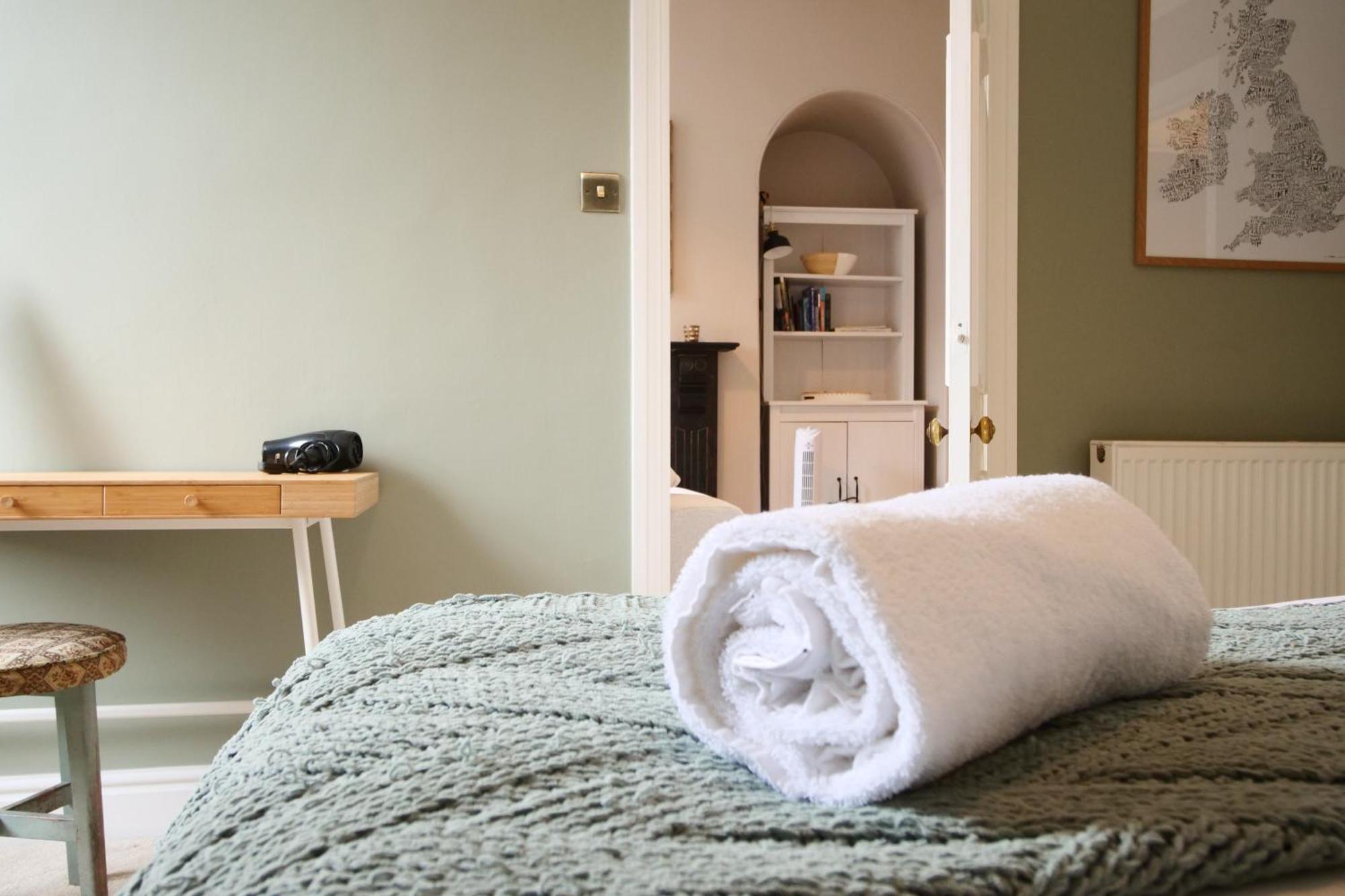 Fifth Quarter Apartment With Free Parking Йорк Екстериор снимка