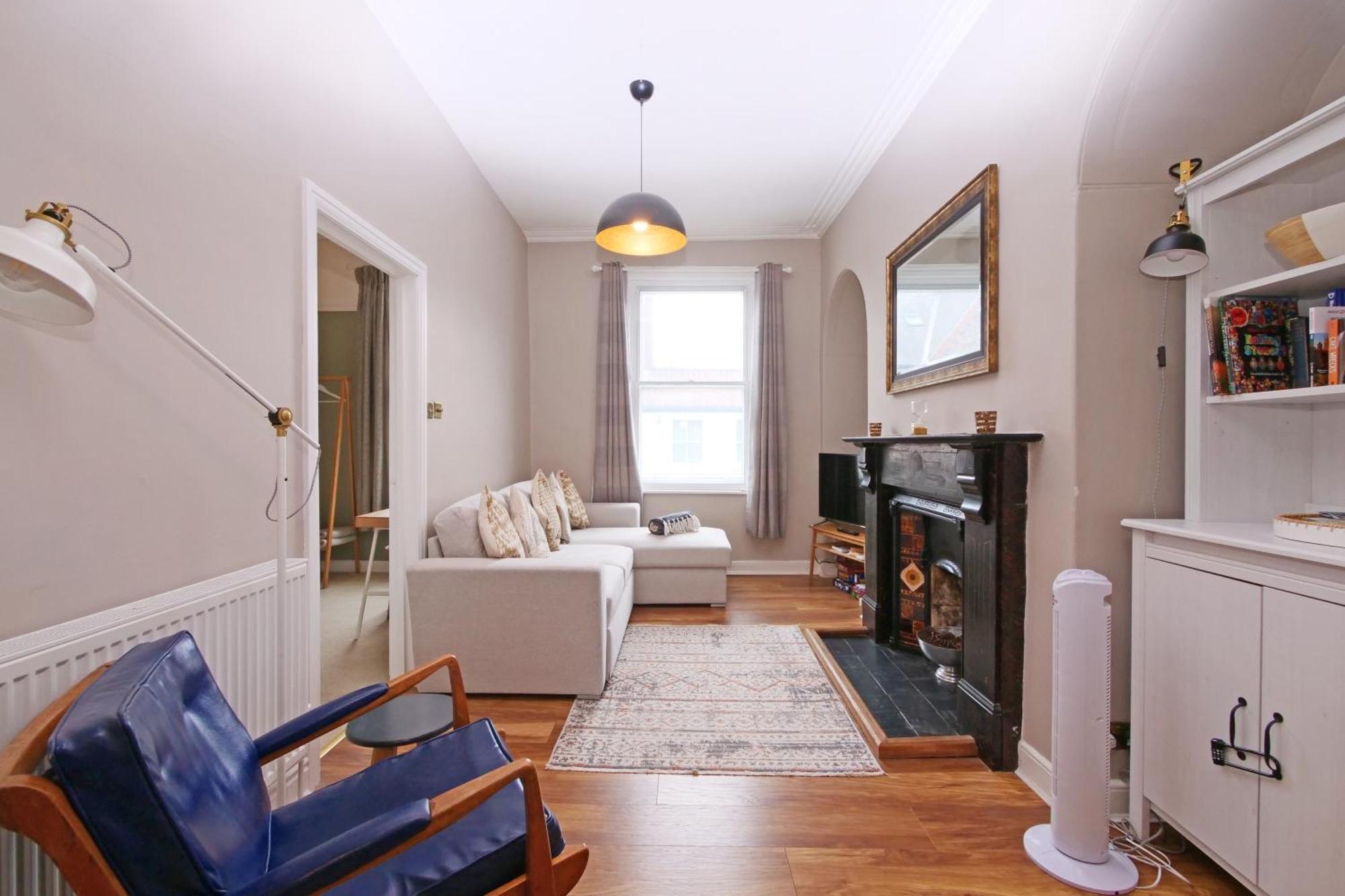 Fifth Quarter Apartment With Free Parking Йорк Екстериор снимка