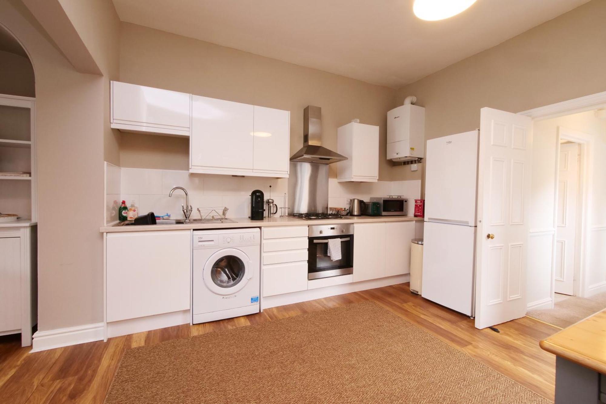 Fifth Quarter Apartment With Free Parking Йорк Екстериор снимка