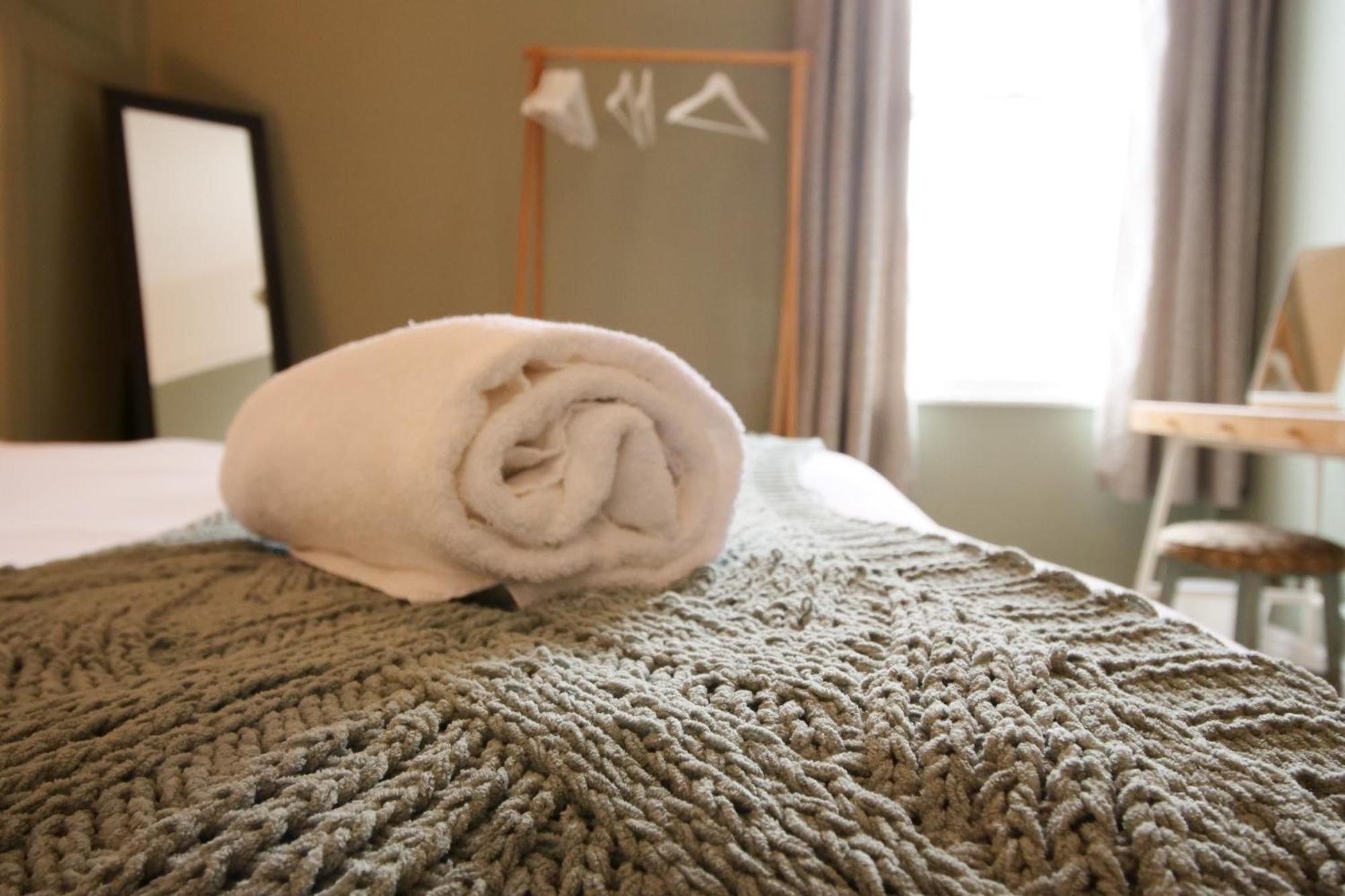 Fifth Quarter Apartment With Free Parking Йорк Екстериор снимка