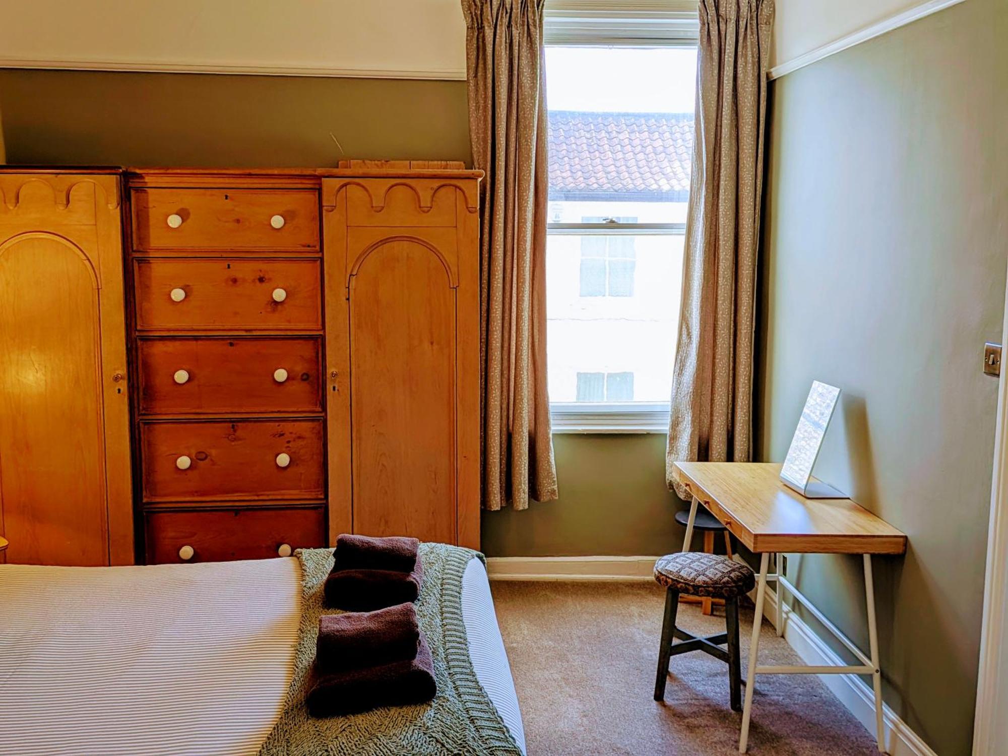 Fifth Quarter Apartment With Free Parking Йорк Екстериор снимка